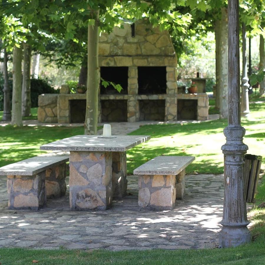 Hotel Ribera Del Corneja Navacepedilla de Corneja Екстер'єр фото